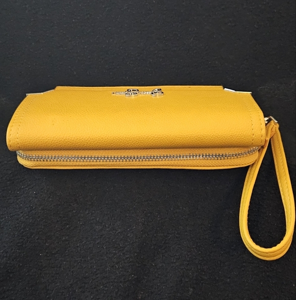 Jessica Simpson Gold Wristlet/Wallet - Picture 3 of 7